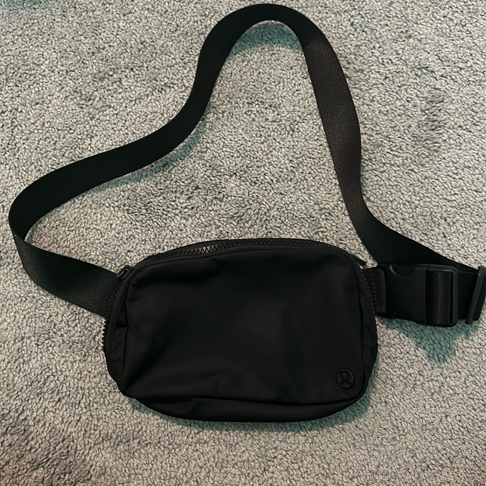 Lululemon belt bag
